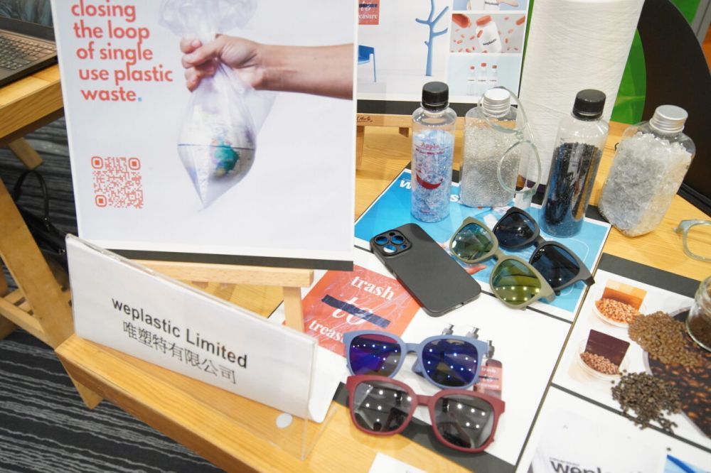 weplastic cooperated with tide from Switzerland and the Swiss University of Applied Sciences to develop a recycling solution to turn plastic waste into useful raw materials.