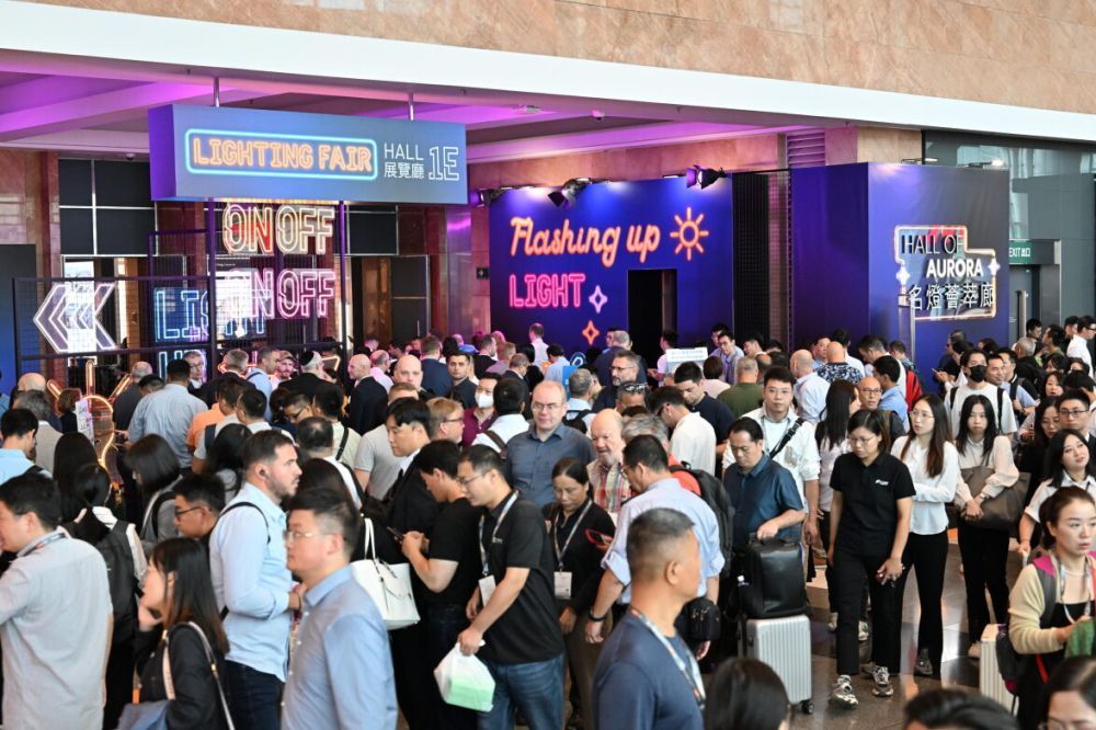 The 25th Hong Kong International Lighting Fair (Autumn Edition), the 8th Hong Kong International Outdoor and Tech Light Expo, and the 18th Eco Expo Asia successfully concluded their physical exhibitions. The three events collectively attracted some 62,000 buyers from 145 countries and regions.