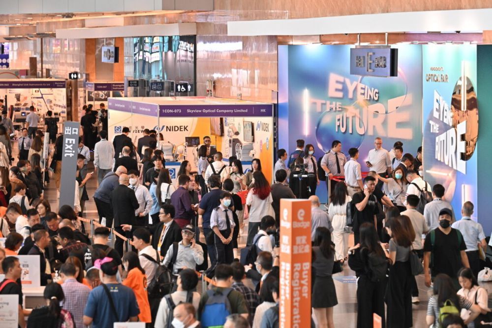 The 31st edition of the HKTDC Hong Kong International Optical Fair opened today. 700 exhibitors from 11 countries and regions display the latest trendy designs and comprehensive eyewear products.