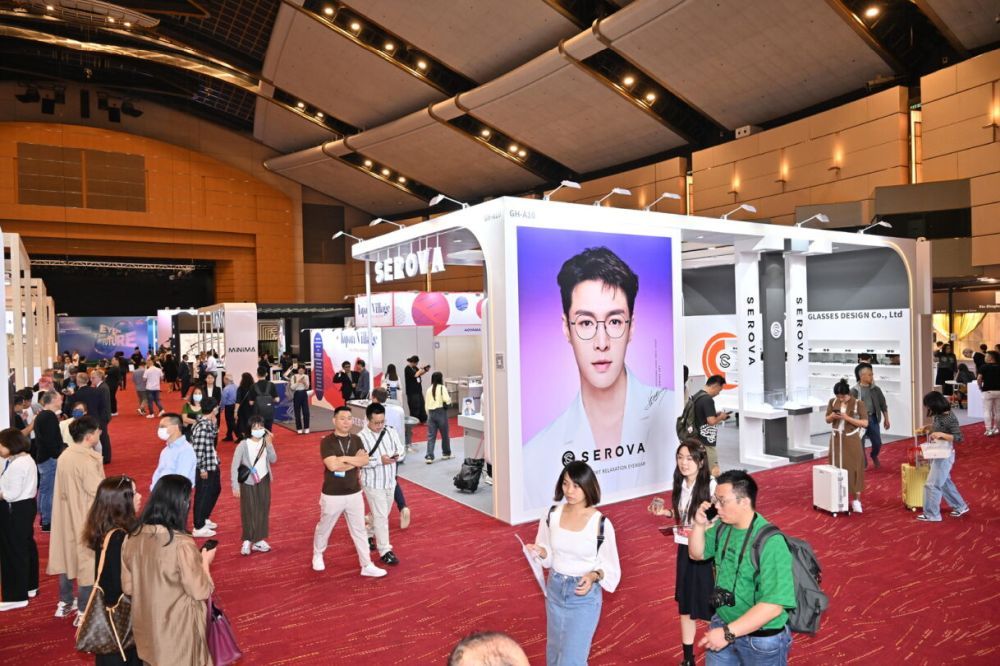 The Brand Name Gallery, a focal point of the Optical Fair, showcased 200 renowned international brands.