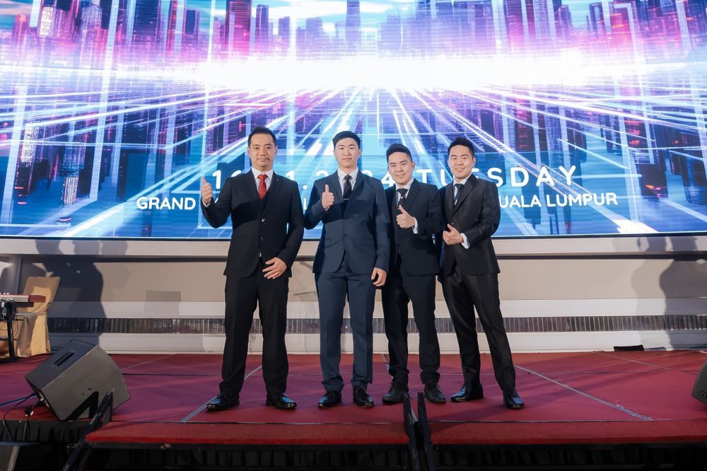 Xteven Teoh, Founder and Managing Director of XTS Technologies Sdn. Bhd.; Chung Dao, Director of XTS Technologies Sdn. Bhd.; Lee Kia Shen, Chief Executive Officer of Sinma Digital Commerce Sdn. Bhd.; Lee Kia Wei, Chief Operating Officer of Sinma Digital Commerce Sdn. Bhd. [L-R]