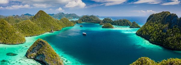 BREATHTAKING SCENARIES AT RAJA AMPAT, SORONG