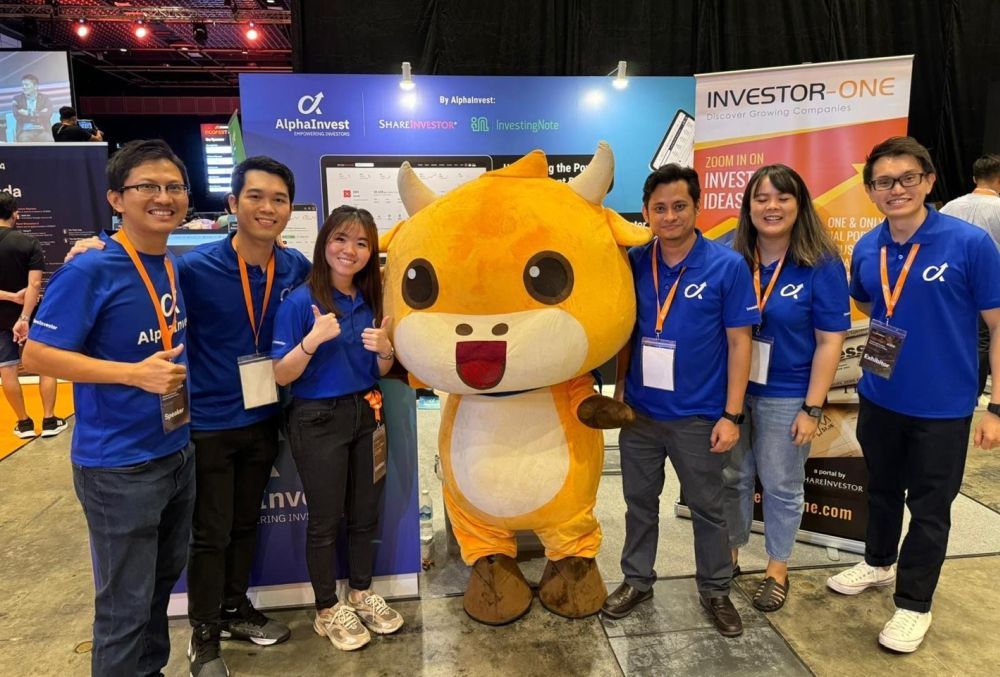 AlphaInvest Team with Moomoo’s Mascot at MooFest 2024