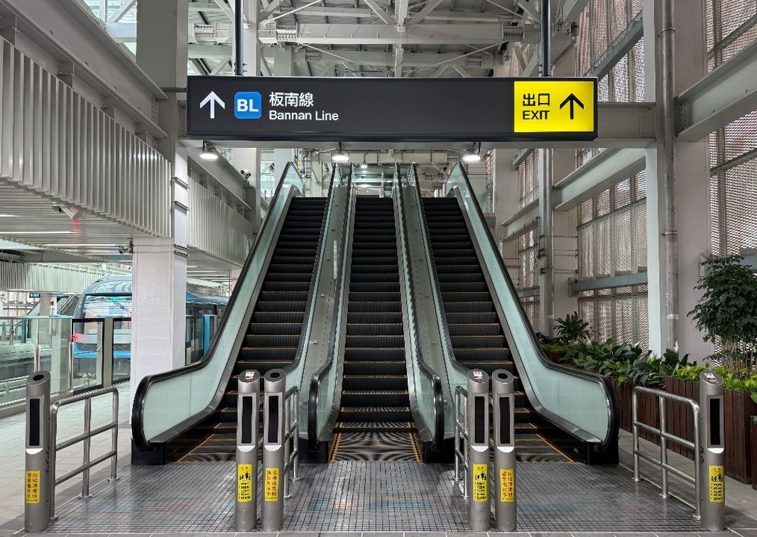Escalators at Dingpu Station on the New Taipei Metro Sanying Line