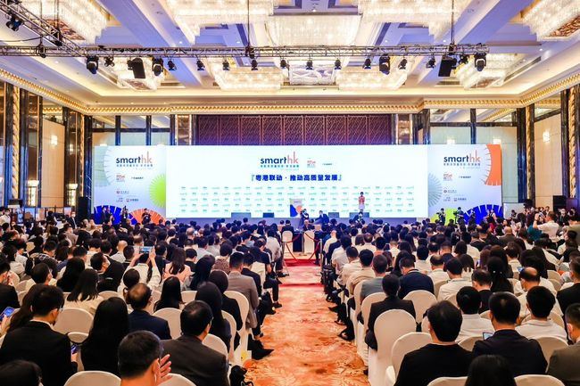 SmartHK attracts about 2,000 participants