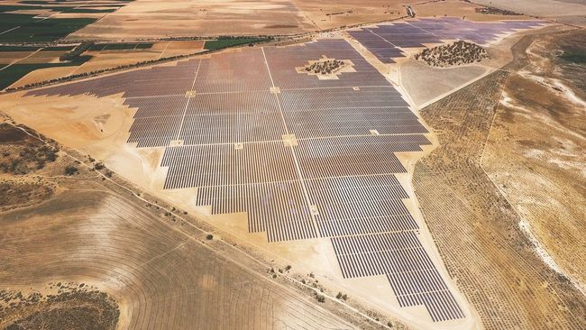 BayWa r.e. sells Karadoc Solar Farm and enters into Strategic Development Agreement with Atmos Renewables
