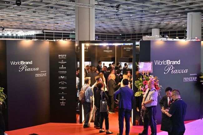 Hong Kong Watch & Clock Fair, Salon de TE attract nearly 15,000 buyers