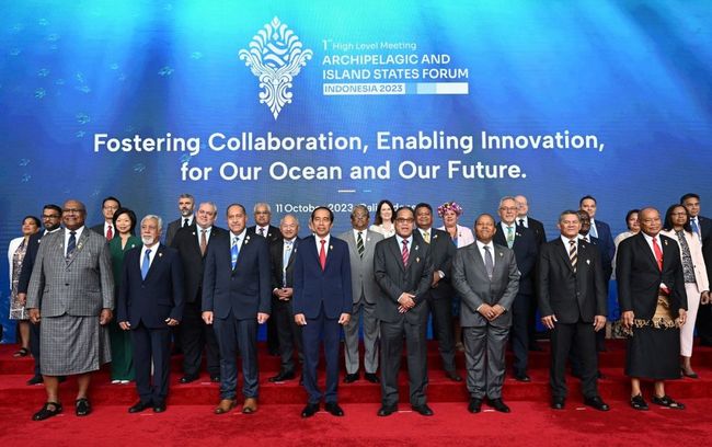 President Joko Widodo speaks during a press conference following the 1st High-Level Meeting of the Archipelagic and Island States (AIS) Forum in Nusa Dua, Bali, on October 11, 2023. (ANTARA FOTO/Media Center KTT AIS Forum 2023/Akbar Nugroho Gumay/Spt)