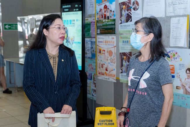 政社企聯手送暖 深水埗白田邨1500居民喜獲端午福袋