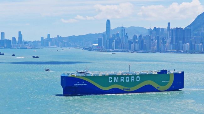 World's First Methanol Dual-Fuel PCTC 'CM HONG KONG' makes its maiden voyage to Hong Kong