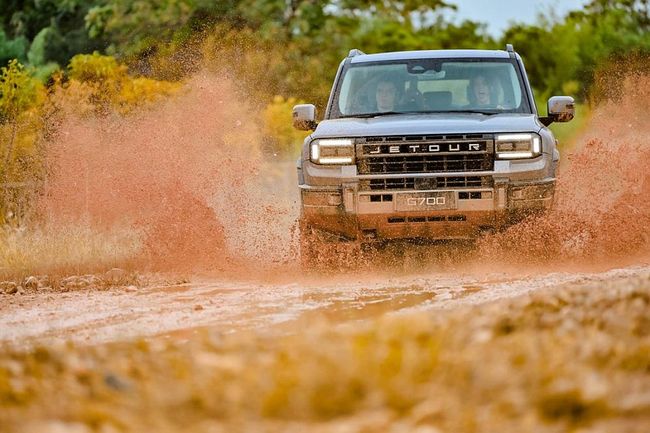 Global Media First Drive of G700: A Comprehensive Validation of GAIA Hybrid Off-Road Architecture