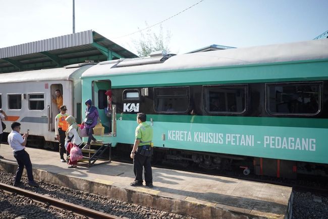 Indonesia's KAI Launches Farmer-Trader Train, Expands Facial Recognition Tech Ahead of 2025/2026 Holiday Travel Surge