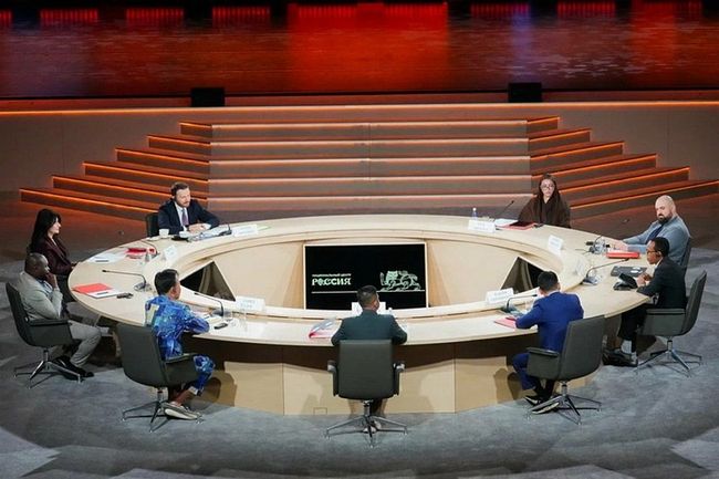Representatives from More Than 40 Countries Discuss New Models of Global Growth in Moscow