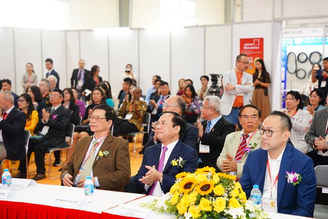 ASEAN Ceramic 2023 Opens with Record-Breaking Exhibitor Turnout and Appreciation Awards